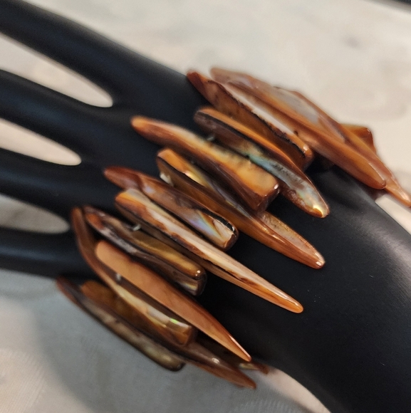 VINTAGE 70s Mother of Pearl Shell Bracelet – Tan Blush Stretch Boho Style - Picture 9 of 11